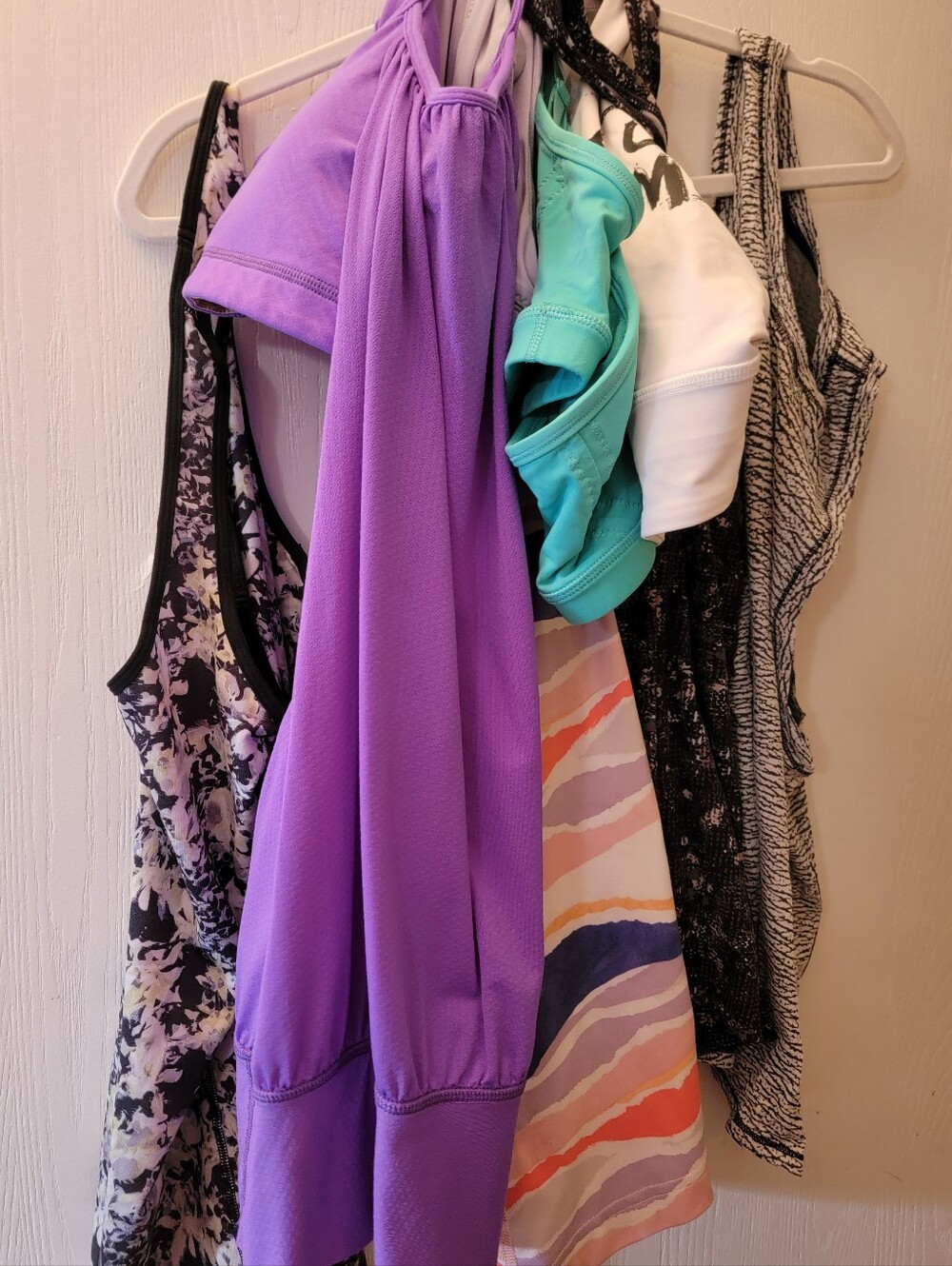 Lululemon Size 2-6 Womens Clothing Lot Tank Tops & Sports Bras (8 Items)